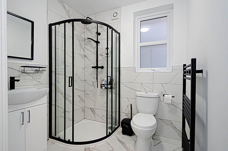 Apt        The Mount