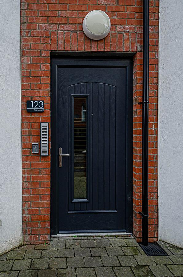 Apt        The Mount