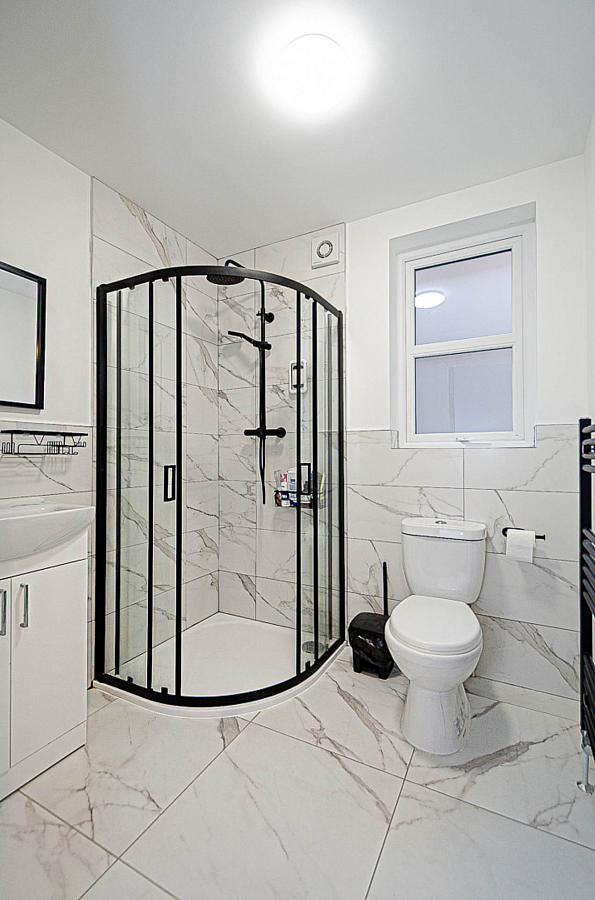 Apt        The Mount