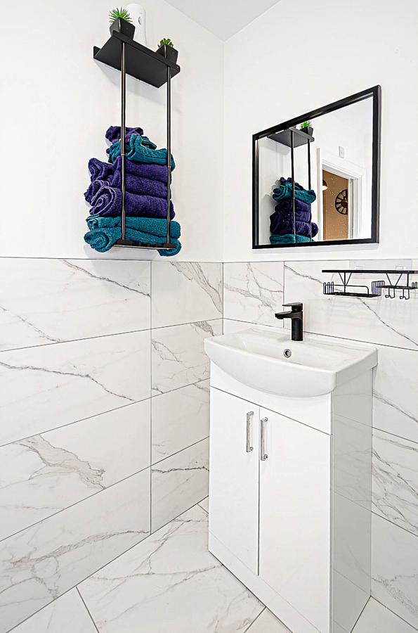 Apt        The Mount