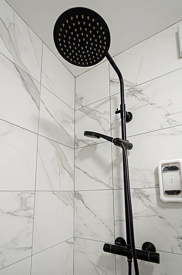 Apt        The Mount