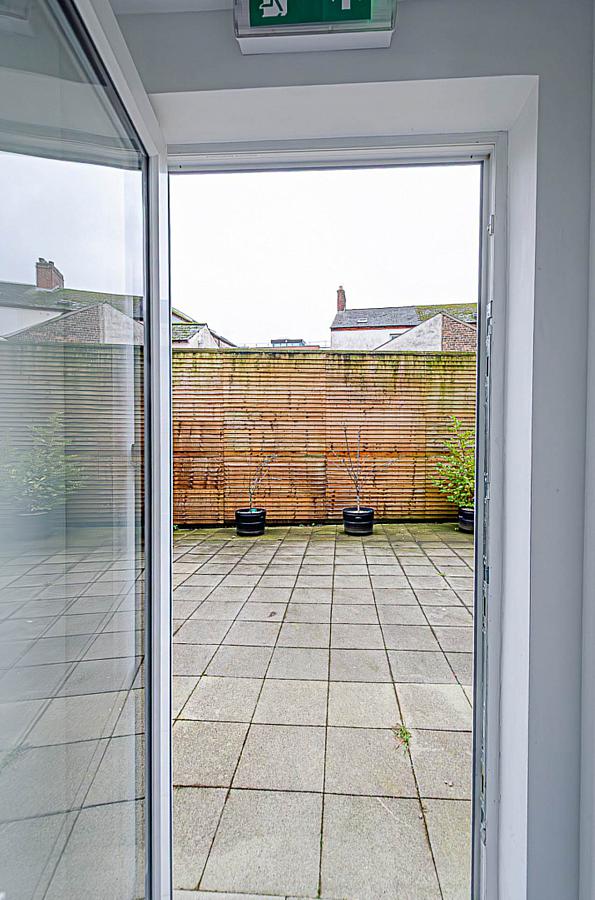 Apt        The Mount