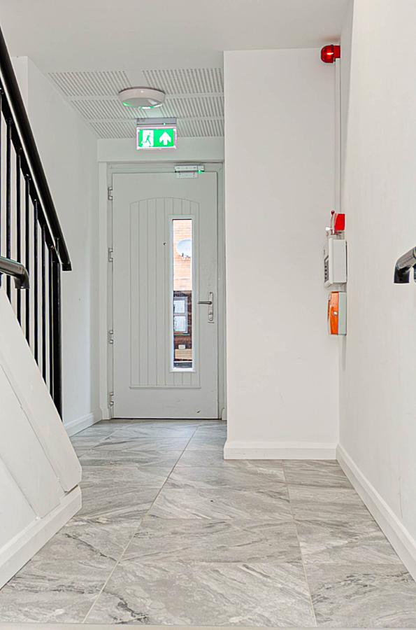 Apt        The Mount