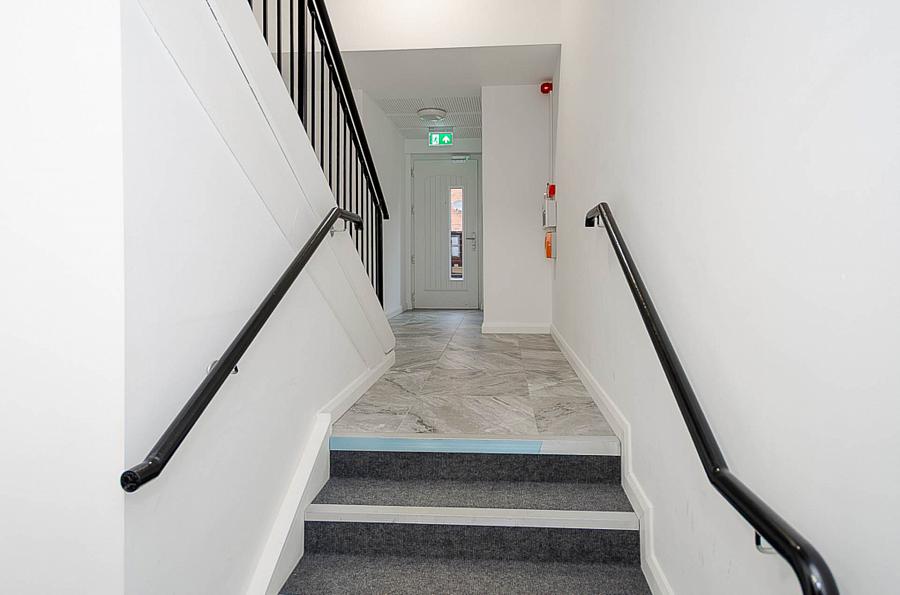 Apt        The Mount