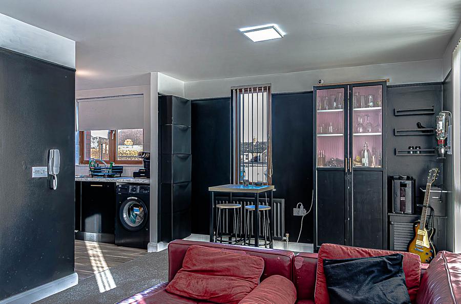 Apt 1 Cherryville Street