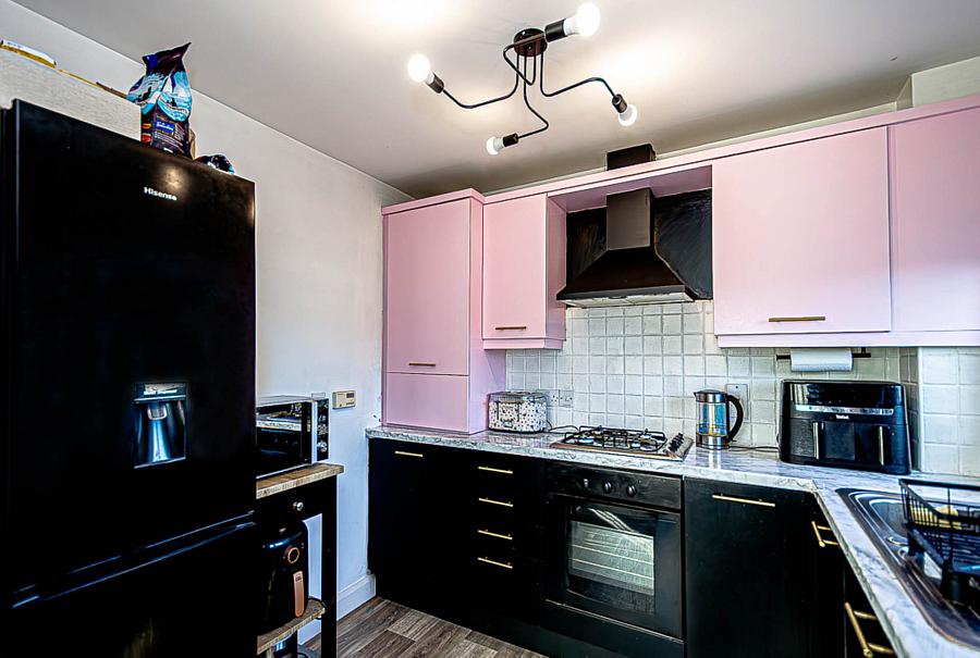 Apt 1 Cherryville Street