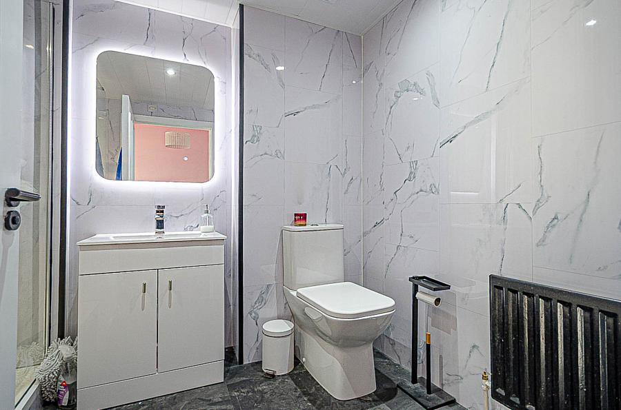 Apt 1 Cherryville Street