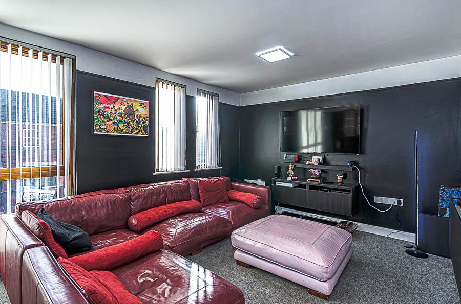 Apt 1 Cherryville Street