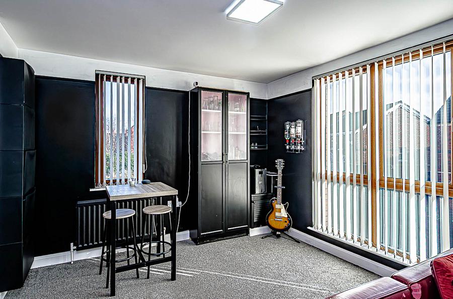 Apt 1 Cherryville Street