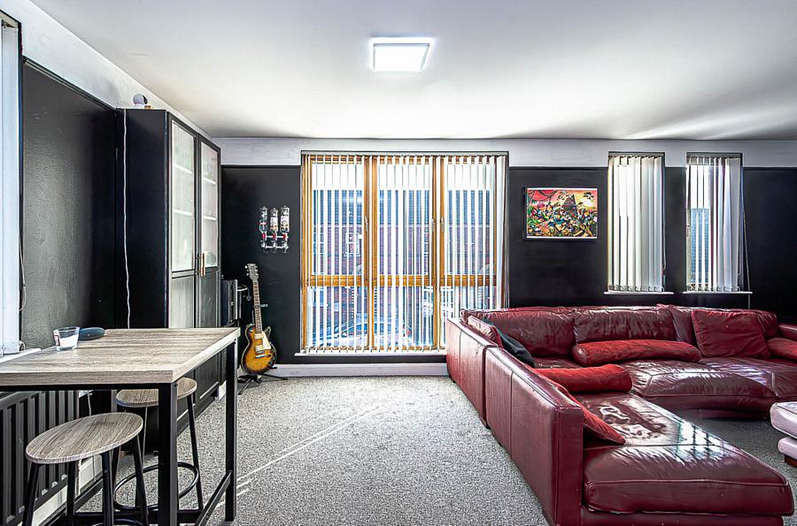 Apt 1 Cherryville Street