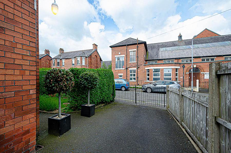 2 Gibson Park Gardens