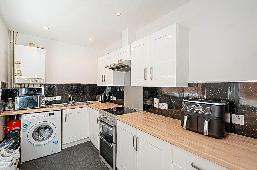 9 Willowfield Gardens