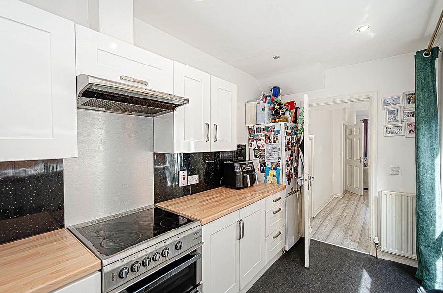 9 Willowfield Gardens