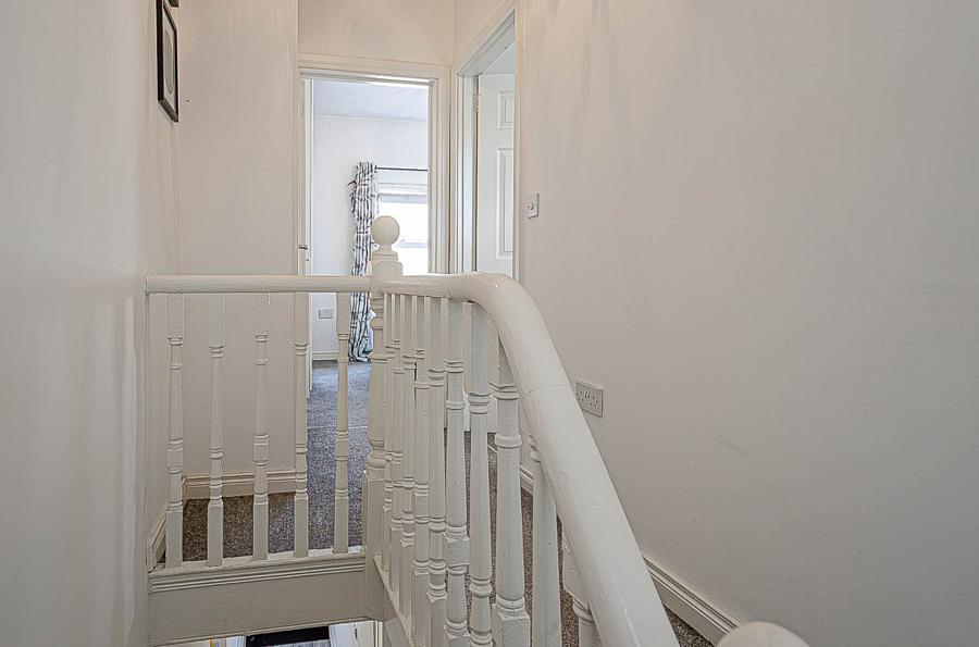 9 Willowfield Gardens