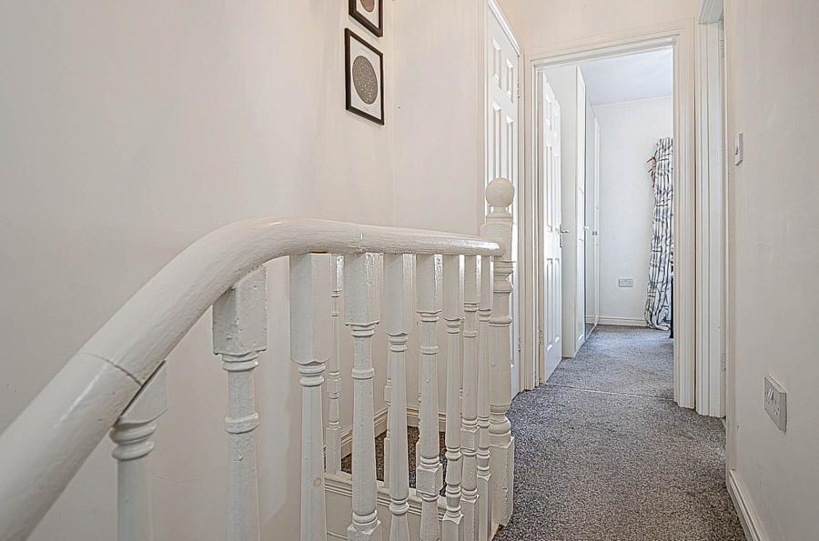 9 Willowfield Gardens