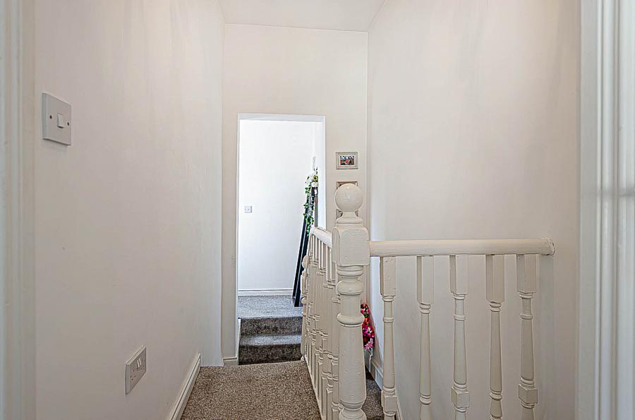 9 Willowfield Gardens