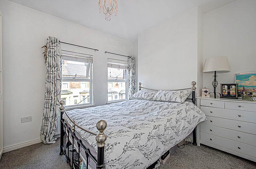 9 Willowfield Gardens