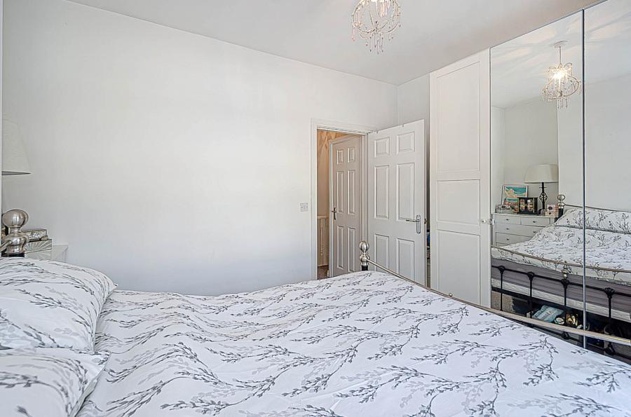 9 Willowfield Gardens