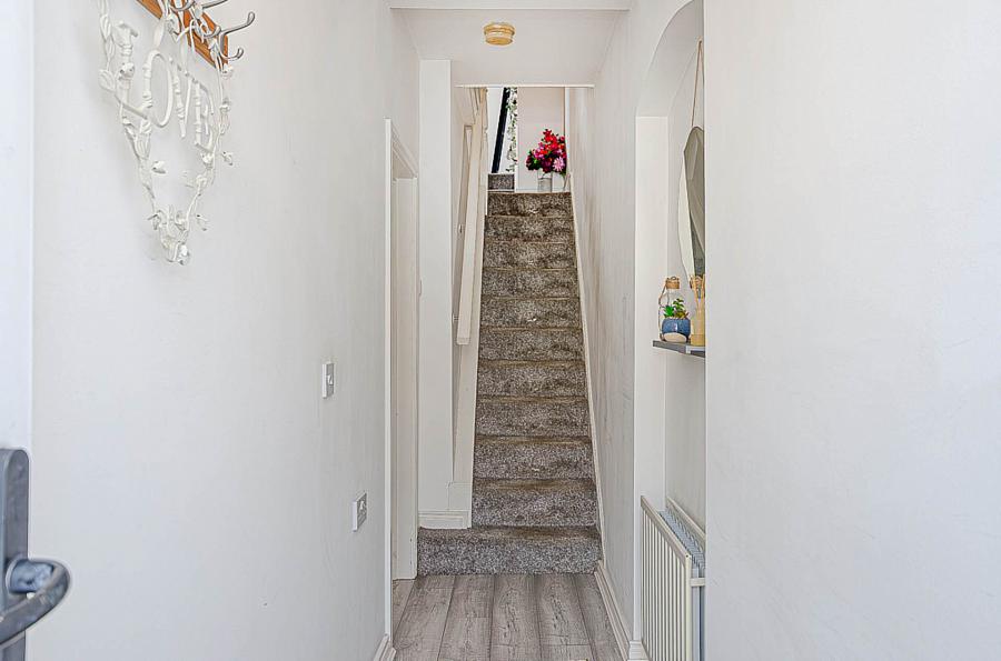 9 Willowfield Gardens