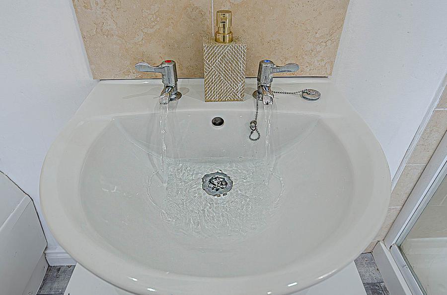 9 Willowfield Gardens