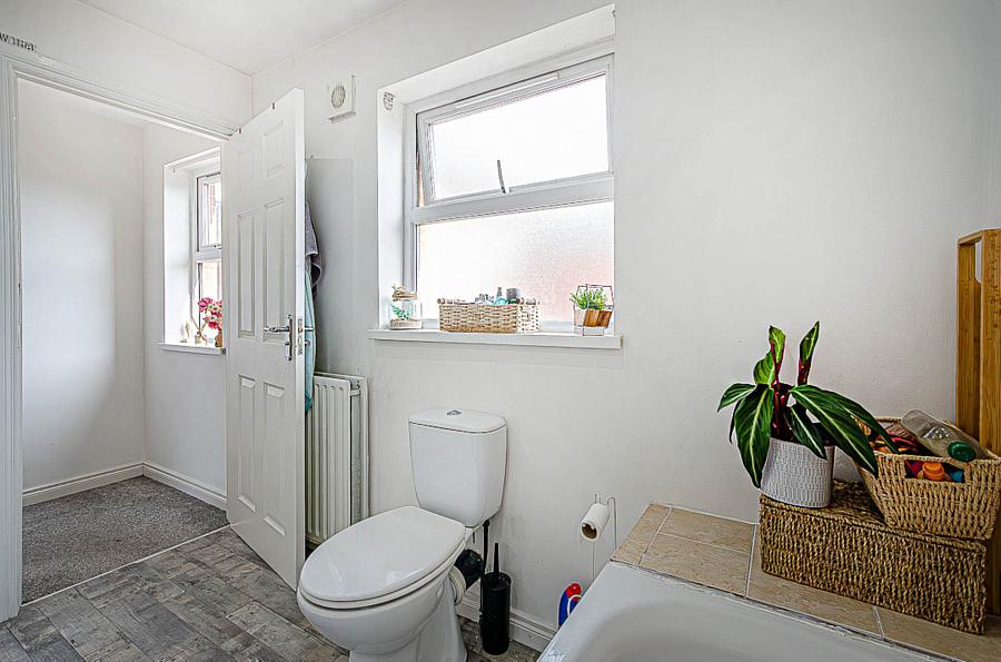 9 Willowfield Gardens