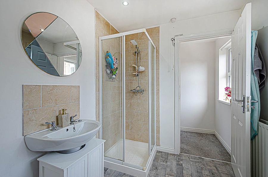 9 Willowfield Gardens