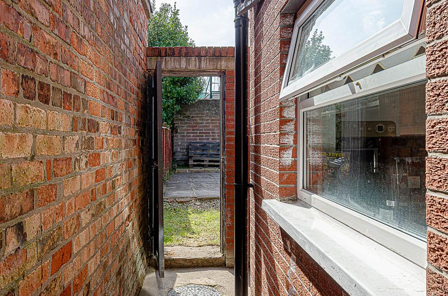 9 Willowfield Gardens