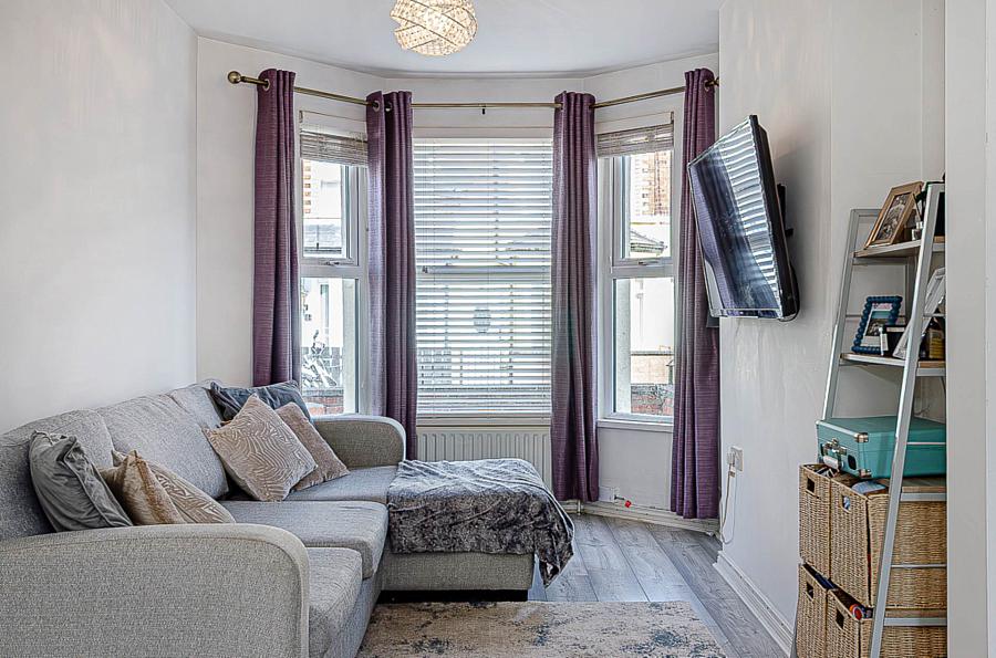 9 Willowfield Gardens