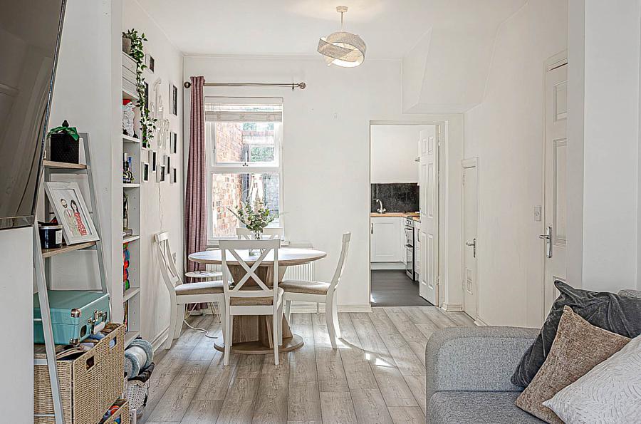 9 Willowfield Gardens