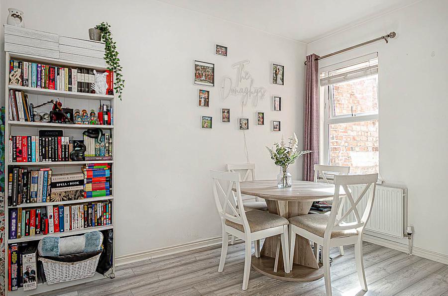 9 Willowfield Gardens