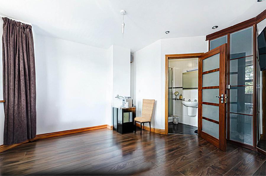 59 Onslow Gardens