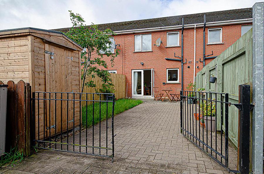 9 Loopland Court