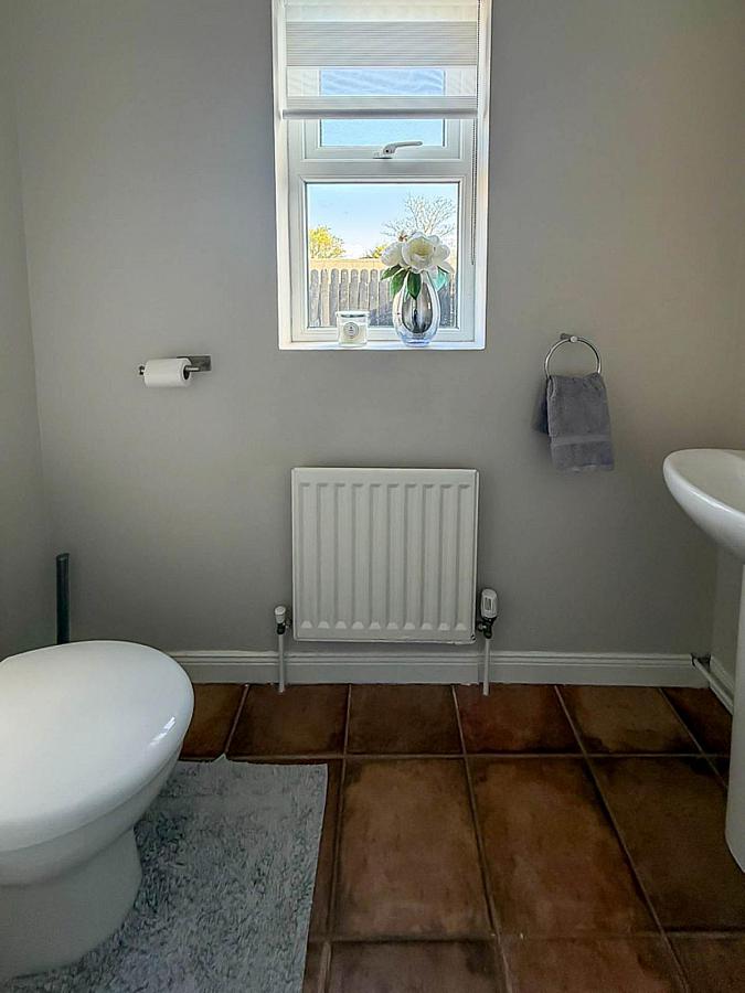 2 Abbey Close