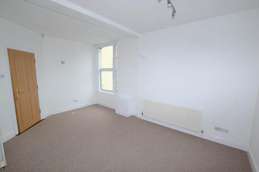 Apt 5, 23 Knock Road