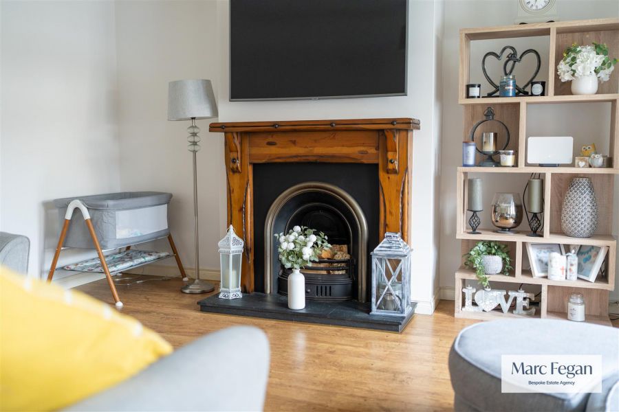 33 Silverwood Leaves