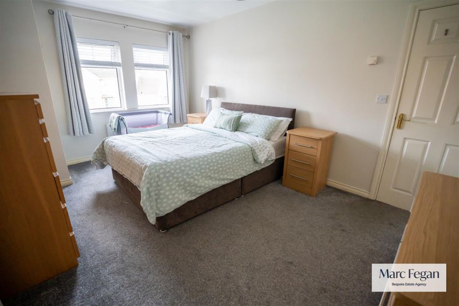 33 Silverwood Leaves