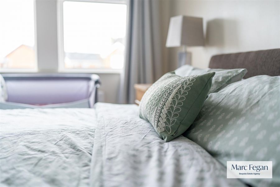 33 Silverwood Leaves