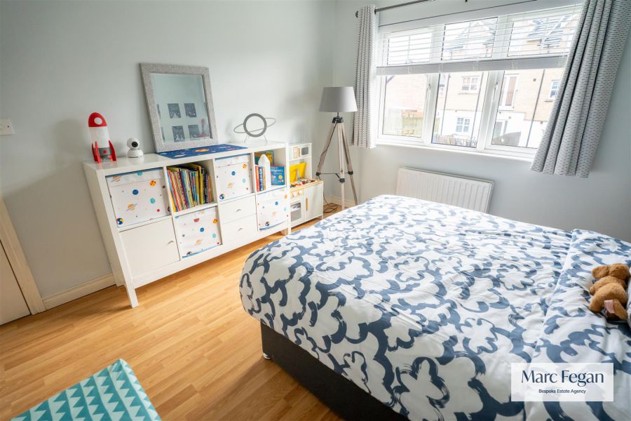 33 Silverwood Leaves