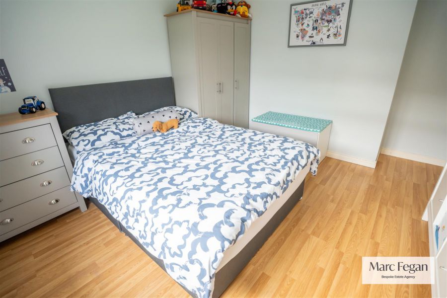 33 Silverwood Leaves