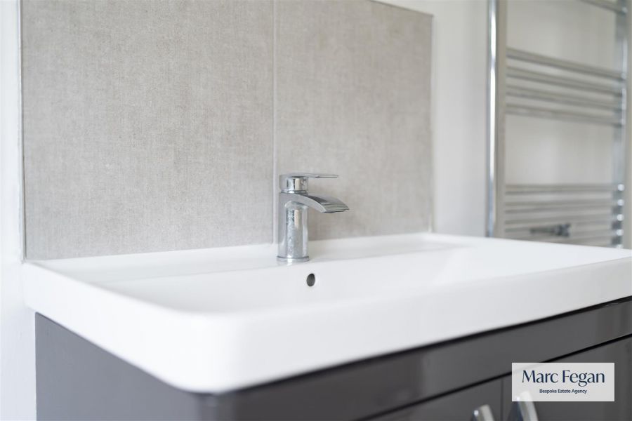 33 Silverwood Leaves