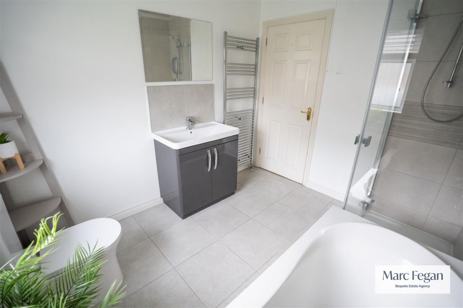 33 Silverwood Leaves