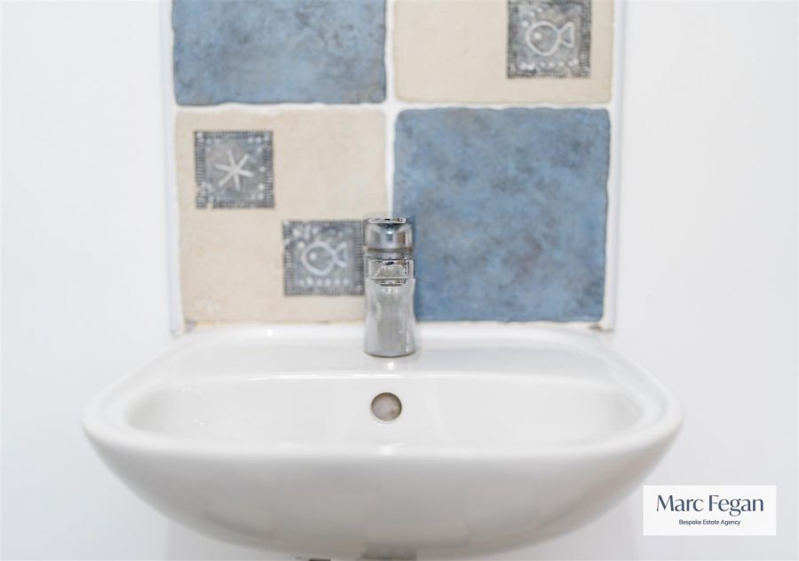 33 Silverwood Leaves