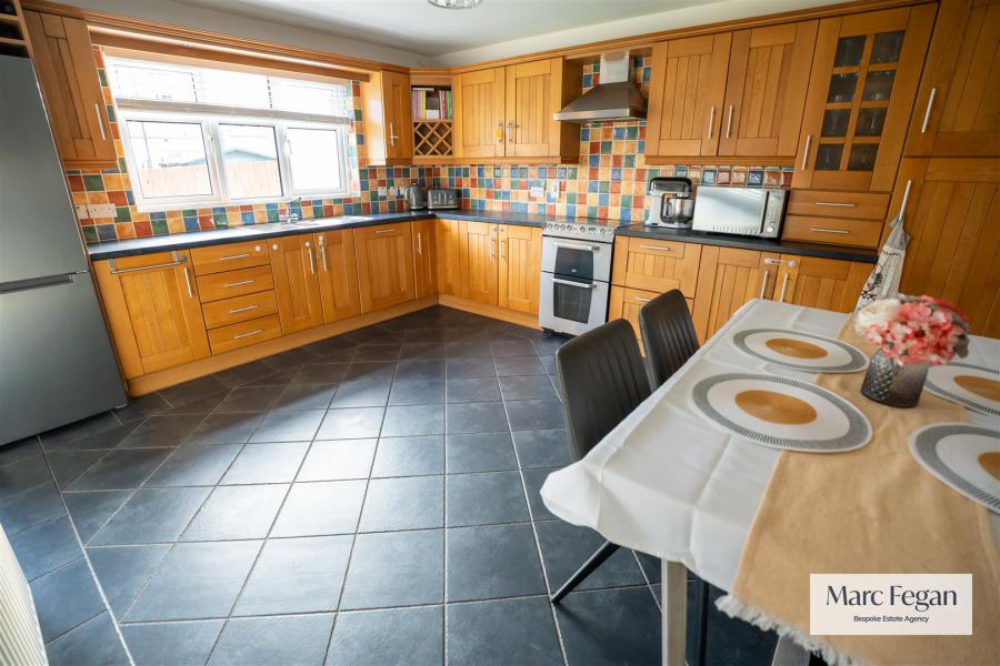 33 Silverwood Leaves