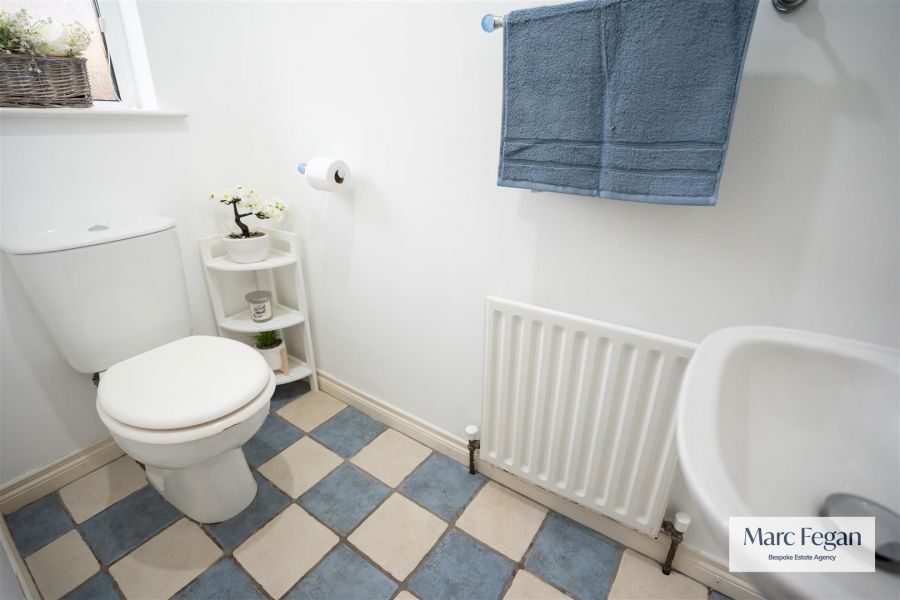 33 Silverwood Leaves