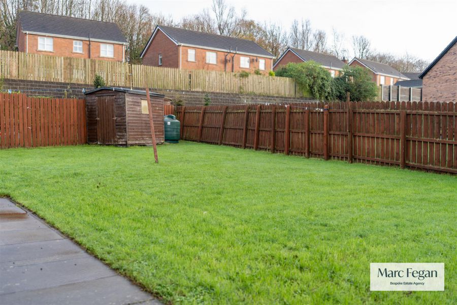 33 Silverwood Leaves