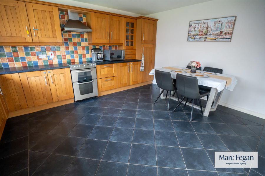 33 Silverwood Leaves