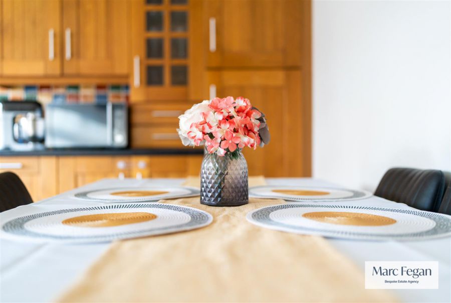 33 Silverwood Leaves