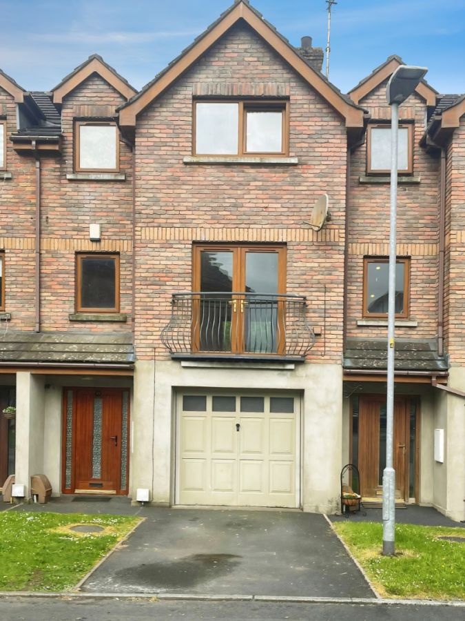 37 Silverwood Green