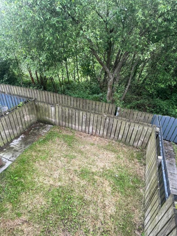 37 Silverwood Green