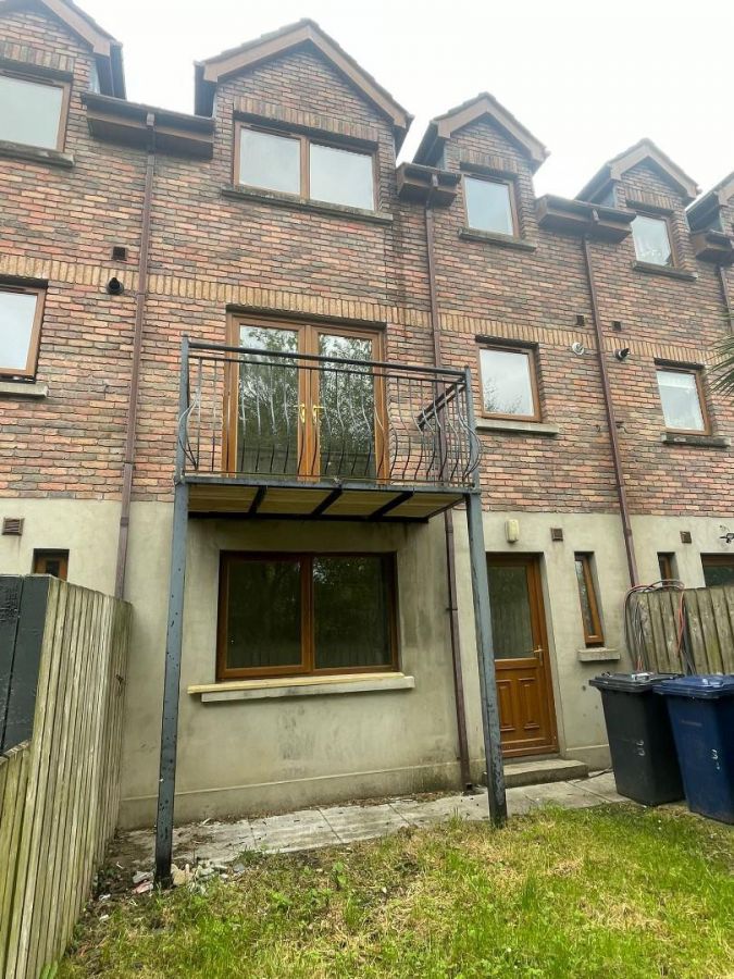 37 Silverwood Green
